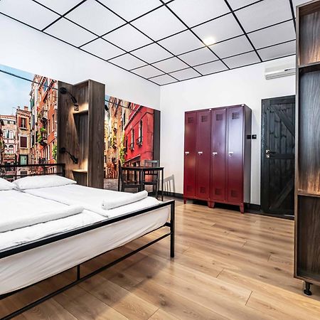 Vola Hostel 华沙 外观 照片