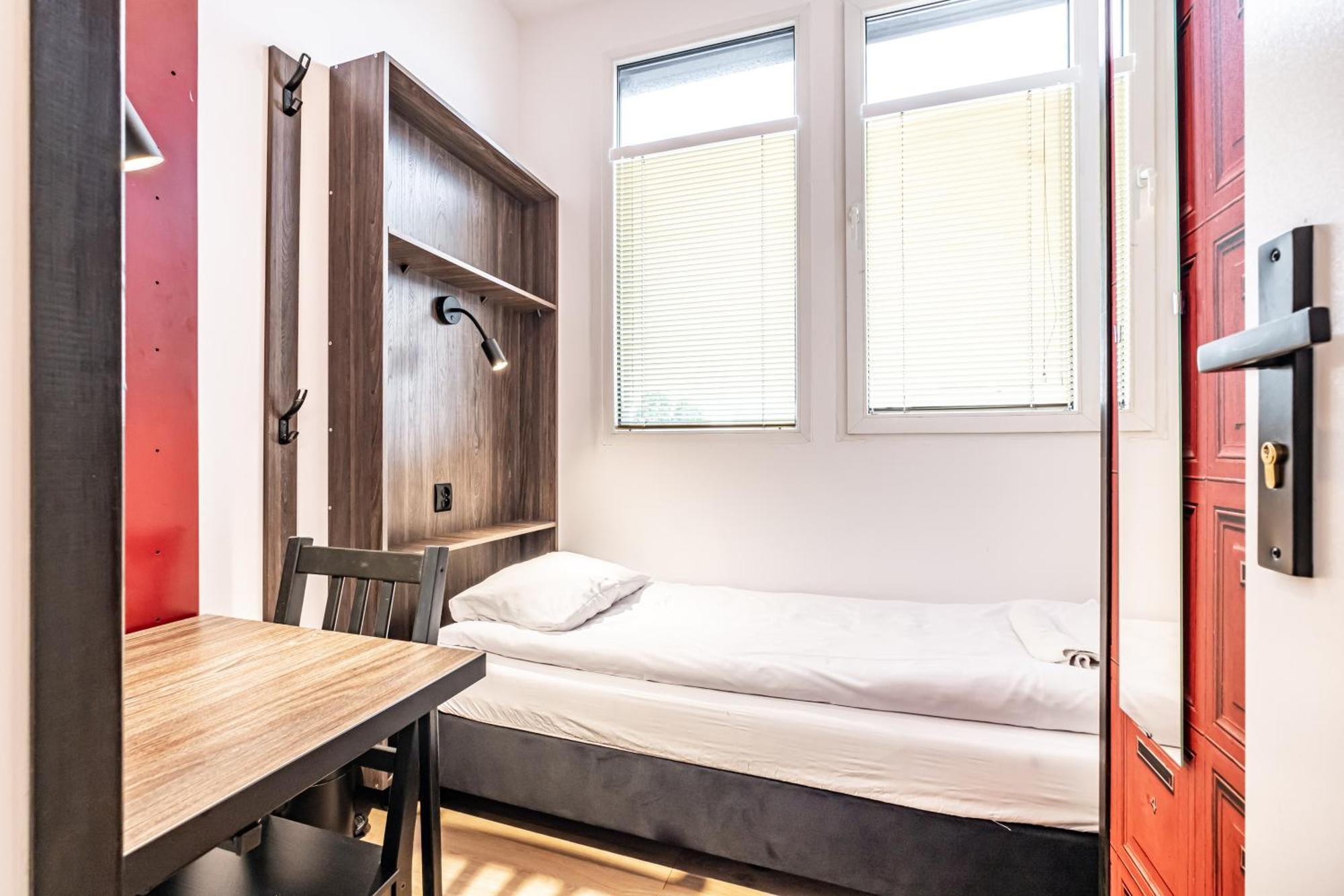 Vola Hostel 华沙 外观 照片